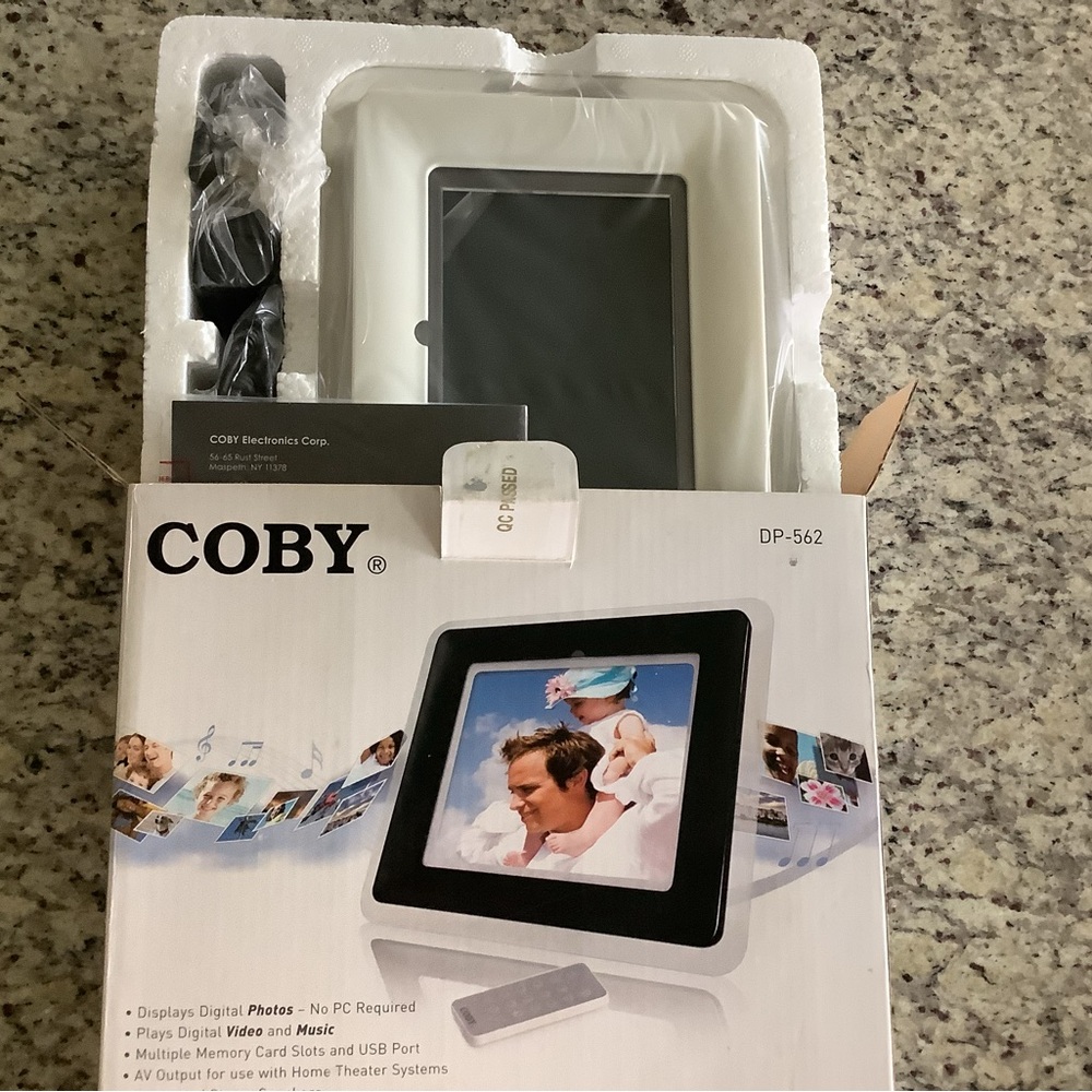 Digital Photo Frame - Picture 2 of 4